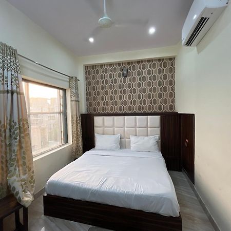 Hotel Snow White Budget Family Rooms - In House Parking - 5G Wifi- Gyser Facility Tajganj Bagian luar foto