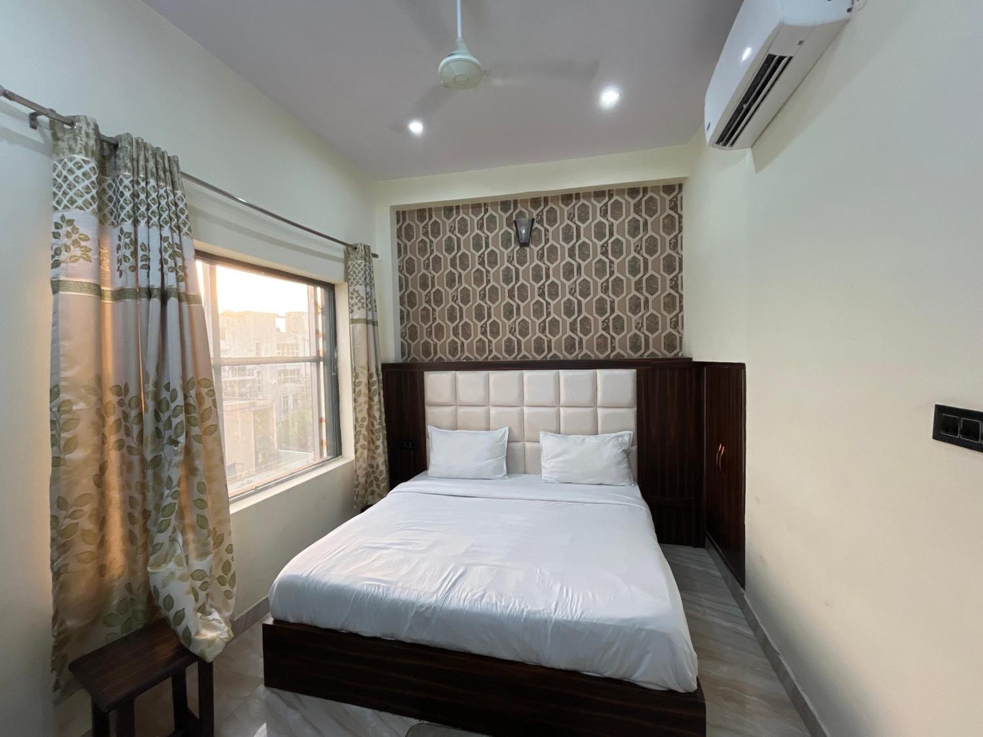 Hotel Snow White Budget Family Rooms - In House Parking - 5G Wifi- Gyser Facility Tajganj Bagian luar foto